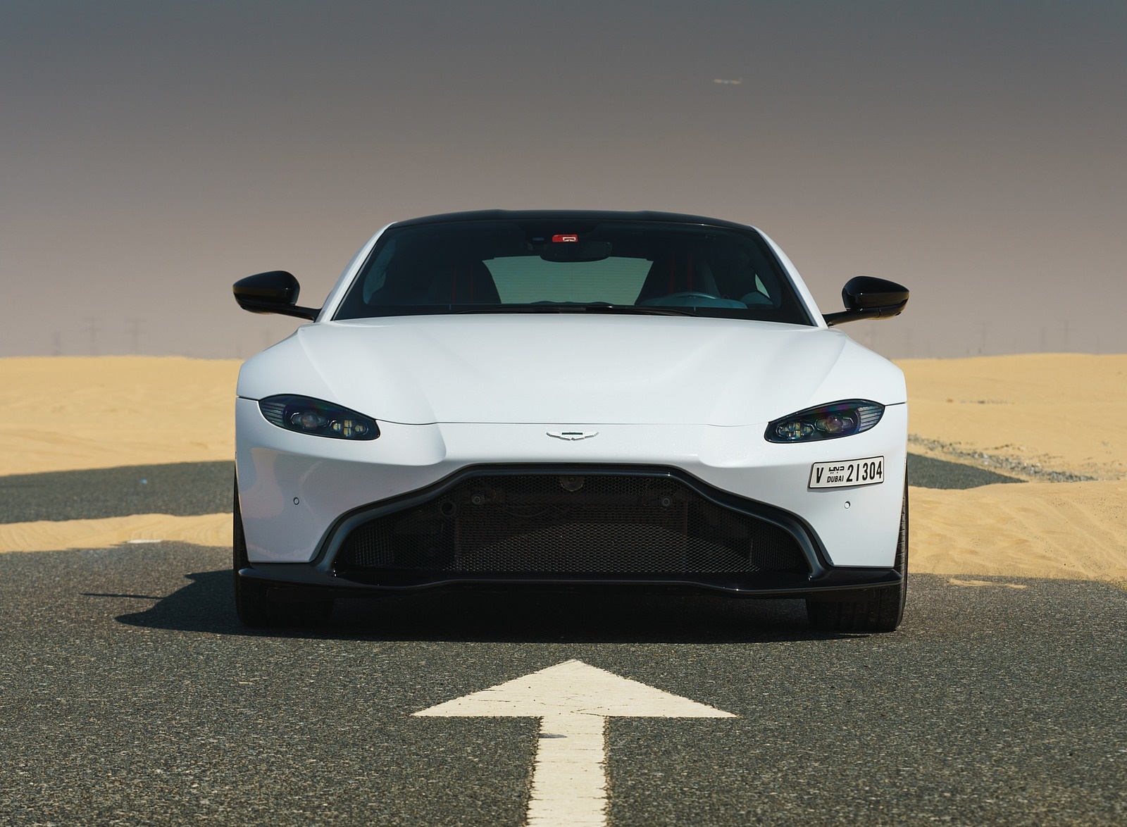 2019 Aston Martin Vantage (Color: White Stone) Front Wallpapers #25 of 120
