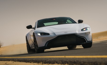 2019 Aston Martin Vantage (Color: White Stone) Front Wallpapers 450x275 (15)
