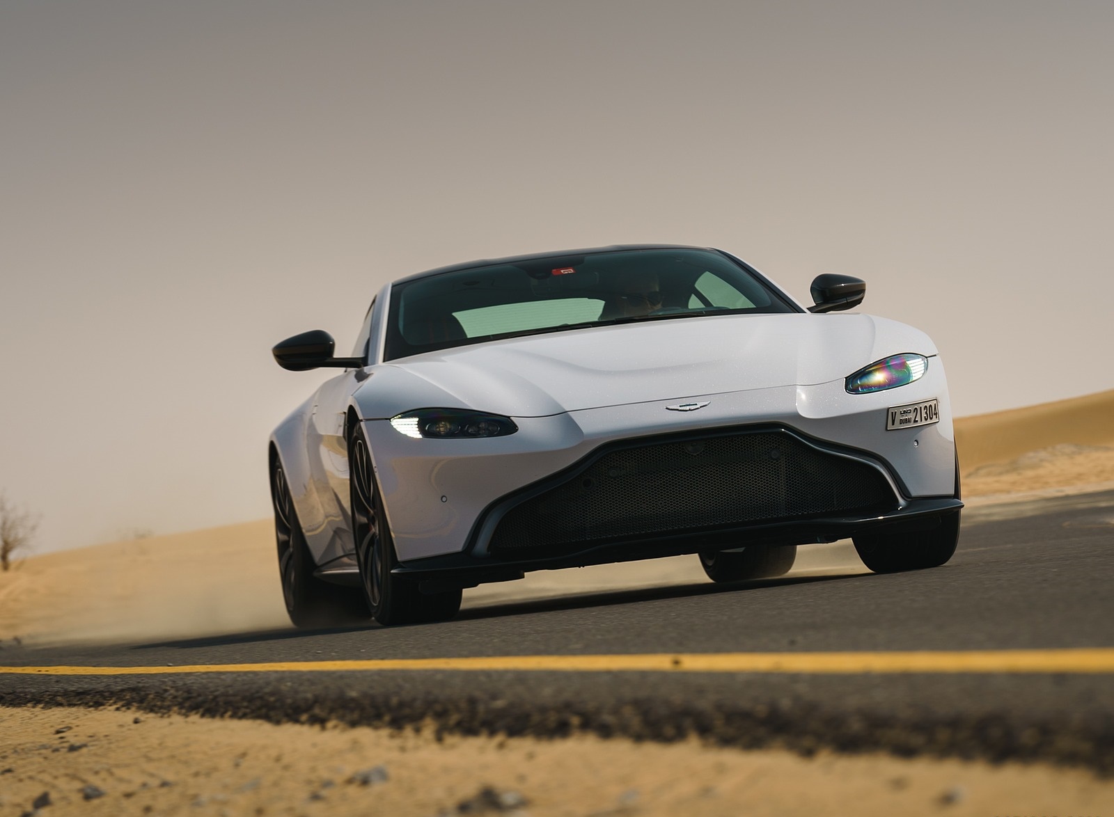 2019 Aston Martin Vantage (Color: White Stone) Front Wallpapers #15 of 120