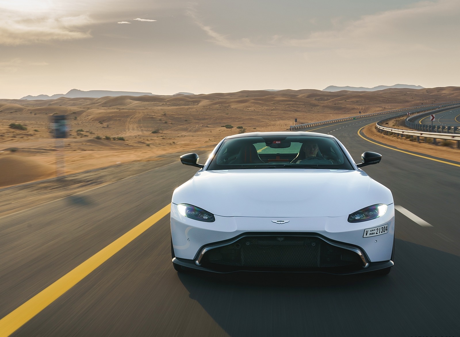 2019 Aston Martin Vantage (Color: White Stone) Front Wallpapers (3)