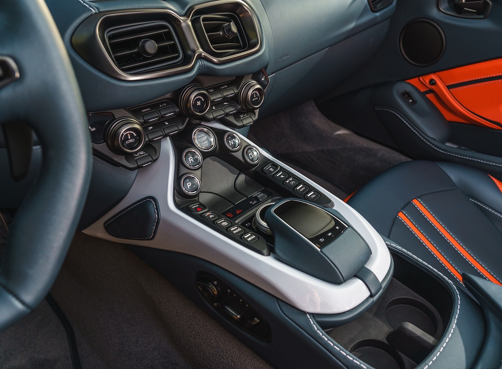 2019 Aston Martin Vantage (Color: White Stone) Interior Detail Wallpapers #42 of 120