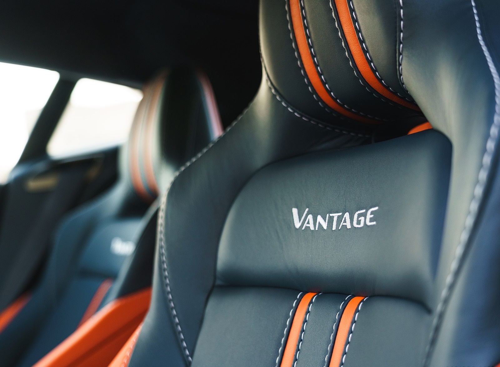 2019 Aston Martin Vantage (Color: White Stone) Interior Seats Wallpapers #43 of 120
