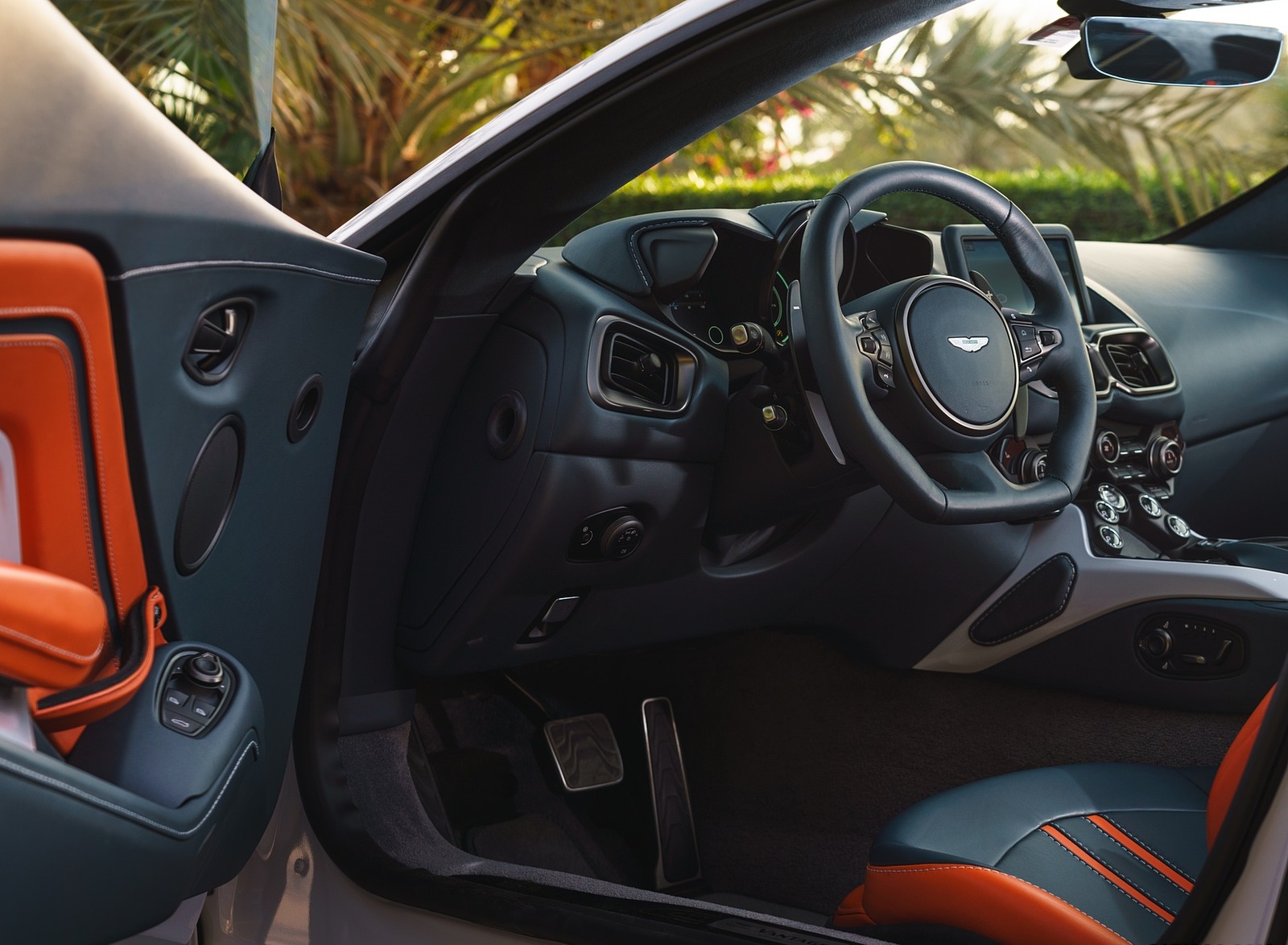 2019 Aston Martin Vantage (Color: White Stone) Interior Wallpapers #41 of 120