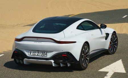 2019 Aston Martin Vantage (Color: White Stone) Rear Three-Quarter Wallpapers 450x275 (26)