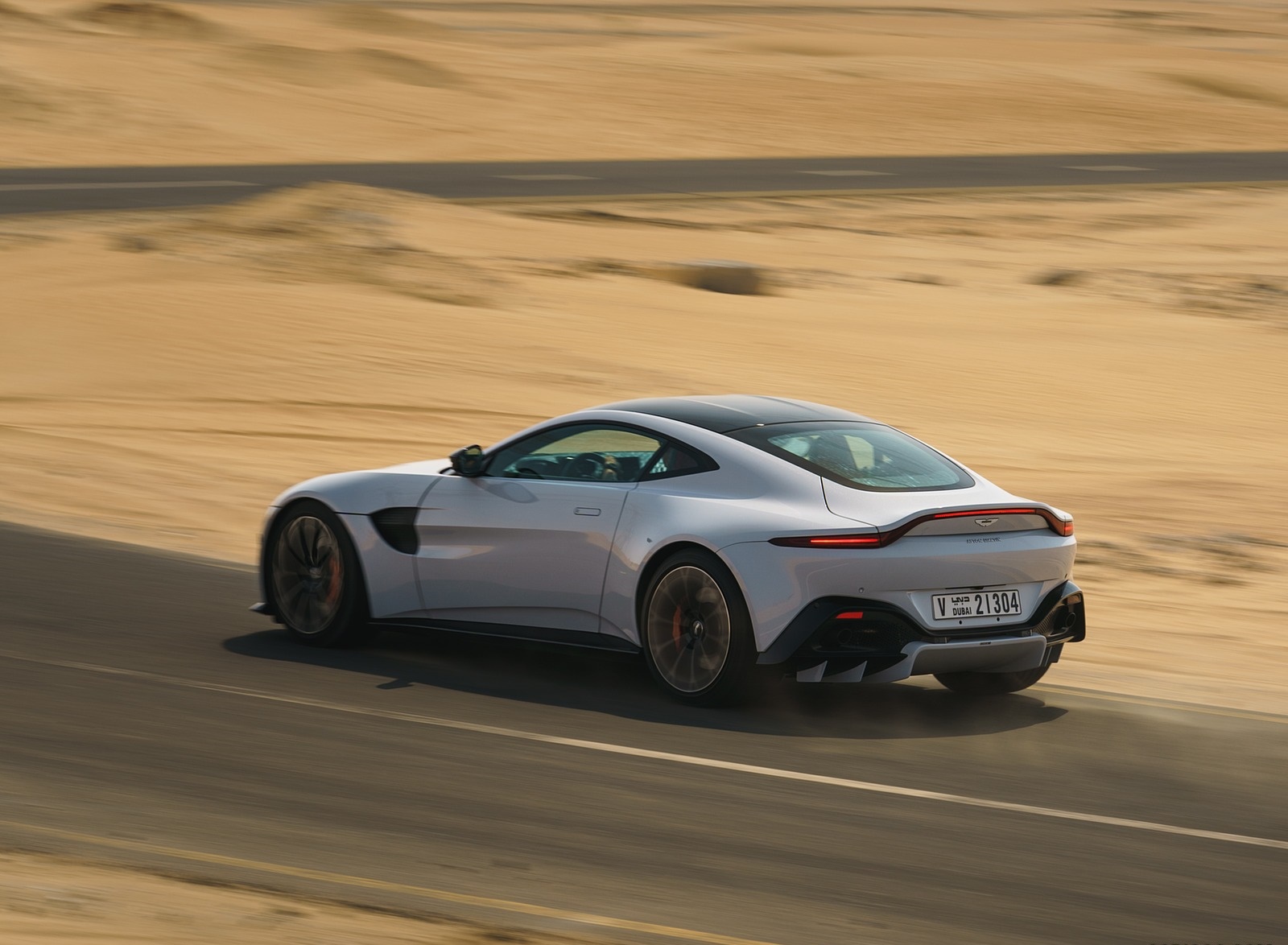 2019 Aston Martin Vantage (Color: White Stone) Rear Three-Quarter Wallpapers #16 of 120