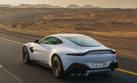 2019 Aston Martin Vantage (Color: White Stone) Rear Three-Quarter Wallpapers 450x275 (10)