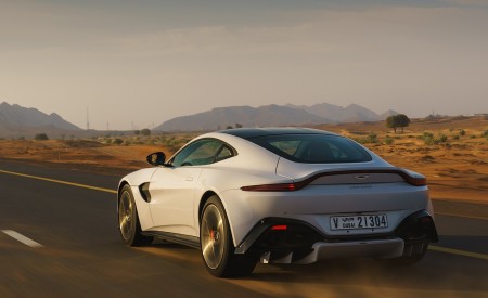 2019 Aston Martin Vantage (Color: White Stone) Rear Three-Quarter Wallpapers 450x275 (18)