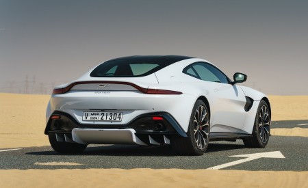 2019 Aston Martin Vantage (Color: White Stone) Rear Three-Quarter Wallpapers 450x275 (27)