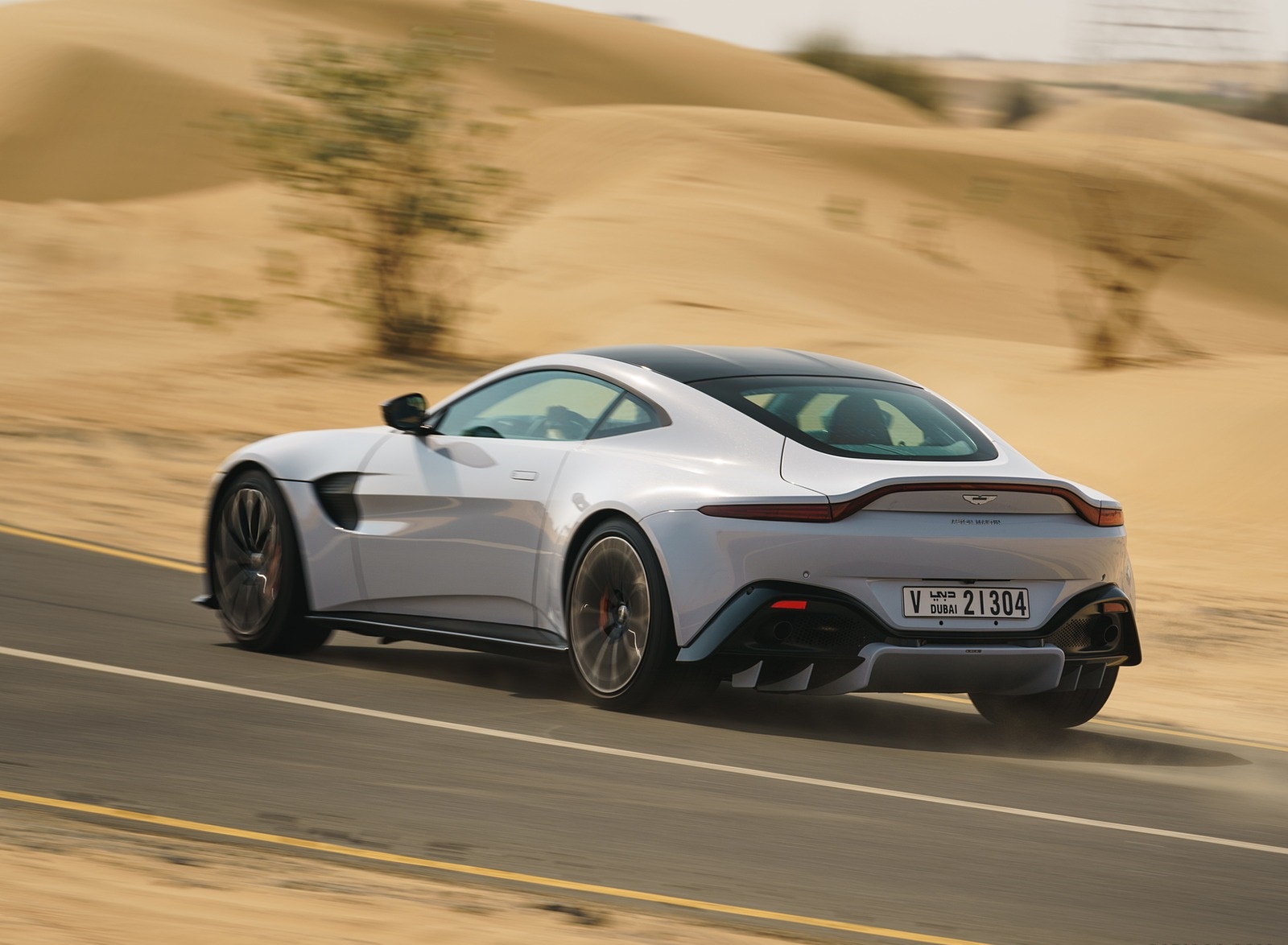 2019 Aston Martin Vantage (Color: White Stone) Rear Three-Quarter Wallpapers #19 of 120