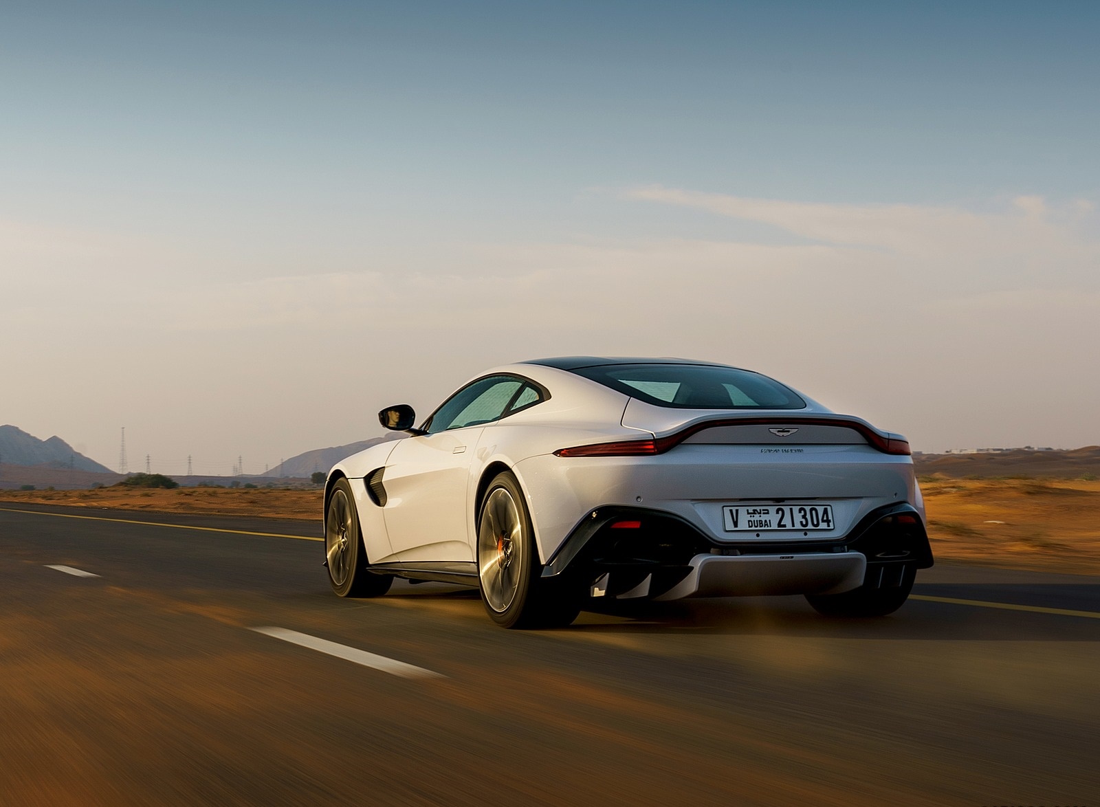 2019 Aston Martin Vantage (Color: White Stone) Rear Three-Quarter Wallpapers #11 of 120