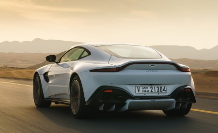 2019 Aston Martin Vantage (Color: White Stone) Rear Three-Quarter Wallpapers 450x275 (5)