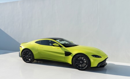 2019 Aston Martin Vantage Front Three-Quarter Wallpapers 450x275 (60)