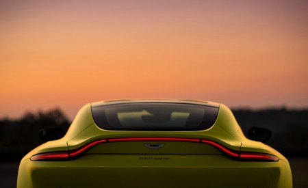 2019 Aston Martin Vantage Tail Light Wallpapers 450x275 (66)