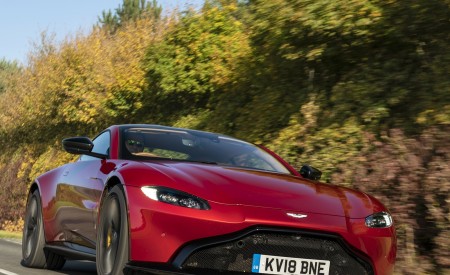 2019 Aston Martin Vantage (UK-Spec) Front Three-Quarter Wallpapers 450x275 (86)