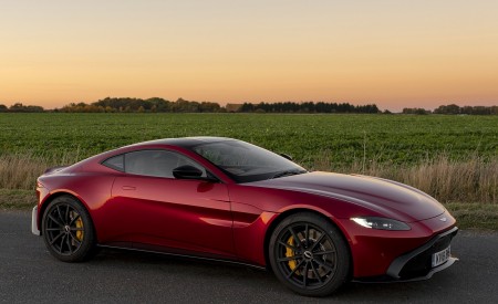 2019 Aston Martin Vantage (UK-Spec) Front Three-Quarter Wallpapers 450x275 (95)