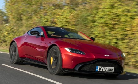 2019 Aston Martin Vantage (UK-Spec) Front Three-Quarter Wallpapers 450x275 (88)