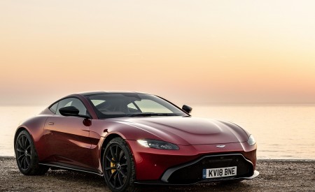 2019 Aston Martin Vantage (UK-Spec) Front Three-Quarter Wallpapers 450x275 (94)