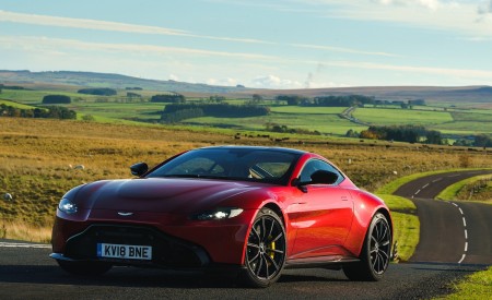 2019 Aston Martin Vantage (UK-Spec) Front Three-Quarter Wallpapers 450x275 (100)