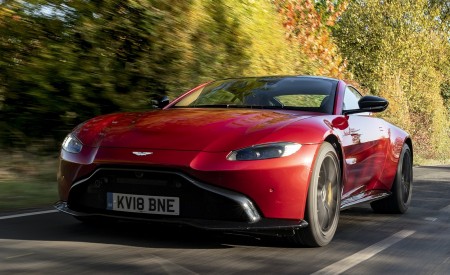 2019 Aston Martin Vantage (UK-Spec) Front Three-Quarter Wallpapers 450x275 (90)