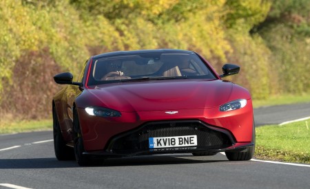 2019 Aston Martin Vantage (UK-Spec) Front Wallpapers 450x275 (87)