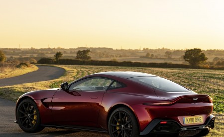 2019 Aston Martin Vantage (UK-Spec) Rear Three-Quarter Wallpapers 450x275 (102)