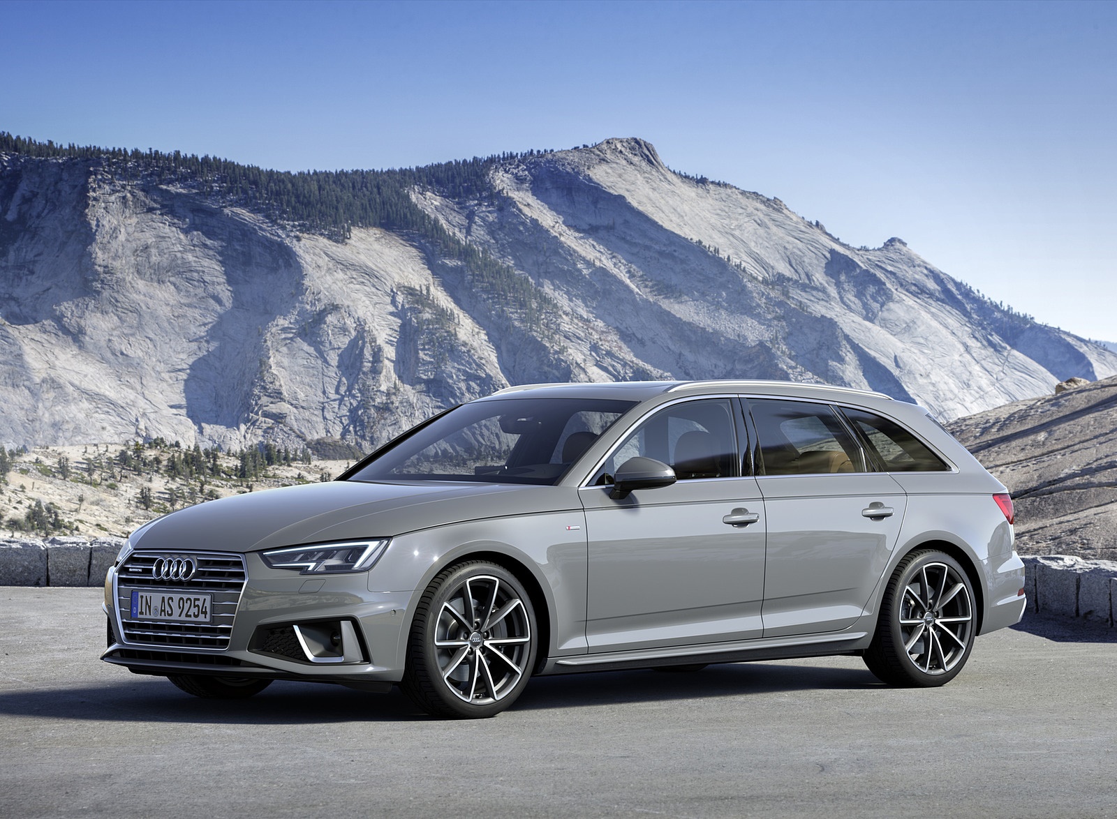 2019 Audi A4 Avant (Color: Quantum Gray) Front Three-Quarter Wallpapers (13)