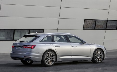 2019 Audi A6 Avant (Color: Florett Silver) Rear Three-Quarter Wallpapers 450x275 (23)