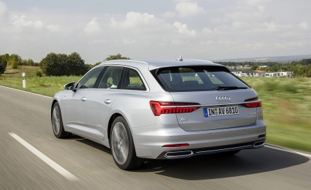 2019 Audi A6 Avant (Color: Florett Silver) Rear Three-Quarter Wallpapers 450x275 (21)