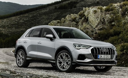 2019 Audi Q3 (Color: Florett Silver) Front Three-Quarter Wallpapers 450x275 (2)