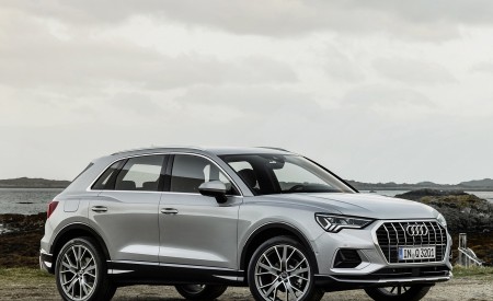 2019 Audi Q3 (Color: Florett Silver) Front Three-Quarter Wallpapers 450x275 (5)