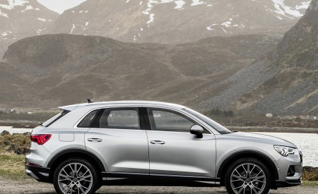 2019 Audi Q3 (Color: Florett Silver) Side Wallpapers 450x275 (6)