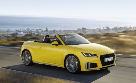 2019 Audi TT Roadster (Color: Vegas Yellow) Front Three-Quarter Wallpapers 450x275 (30)