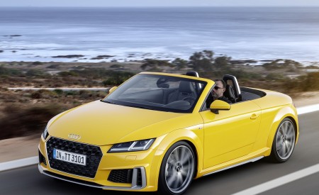 2019 Audi TT Roadster (Color: Vegas Yellow) Front Three-Quarter Wallpapers 450x275 (19)