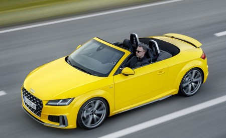 2019 Audi TT Roadster (Color: Vegas Yellow) Front Three-Quarter Wallpapers 450x275 (17)