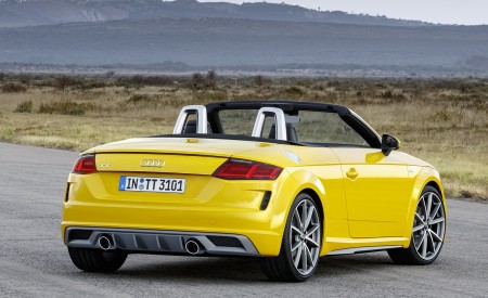 2019 Audi TT Roadster (Color: Vegas Yellow) Rear Three-Quarter Wallpapers 450x275 (25)