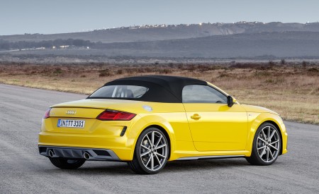 2019 Audi TT Roadster (Color: Vegas Yellow) Rear Three-Quarter Wallpapers 450x275 (23)
