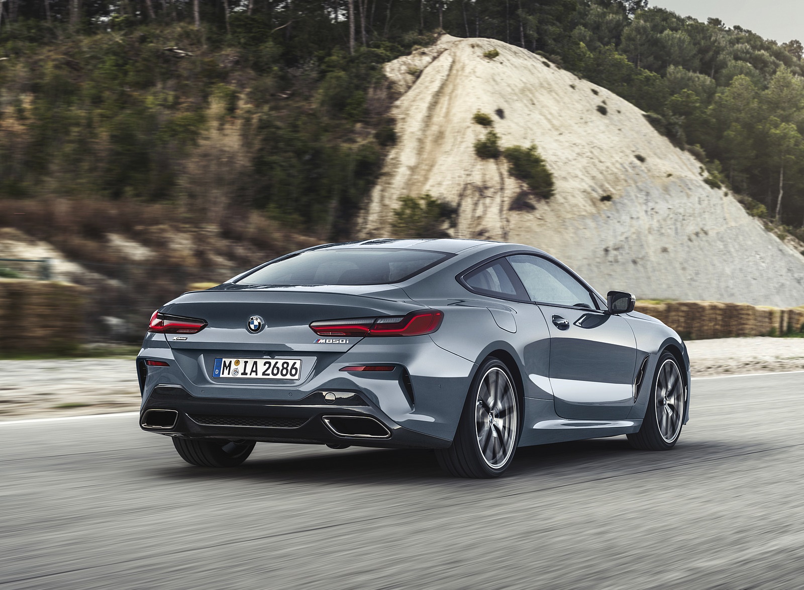 2019 BMW 8-Series M850i Rear Three-Quarter Wallpapers (12)