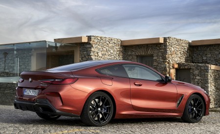 2019 BMW 8-Series M850i xDrive Rear Three-Quarter Wallpapers 450x275 (105)