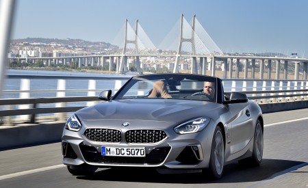 2019 BMW Z4 M40i Front Three-Quarter Wallpapers 450x275 (44)
