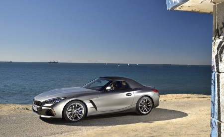 2019 BMW Z4 M40i Front Three-Quarter Wallpapers 450x275 (61)
