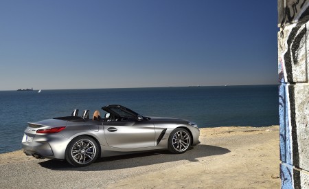 2019 BMW Z4 M40i Rear Three-Quarter Wallpapers 450x275 (66)