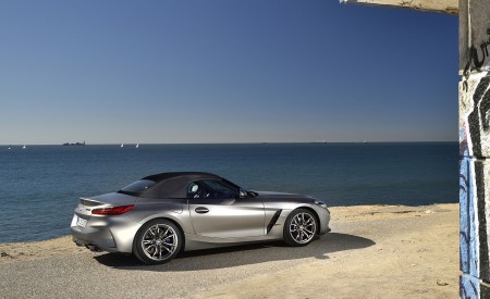 2019 BMW Z4 M40i Rear Three-Quarter Wallpapers 450x275 (67)