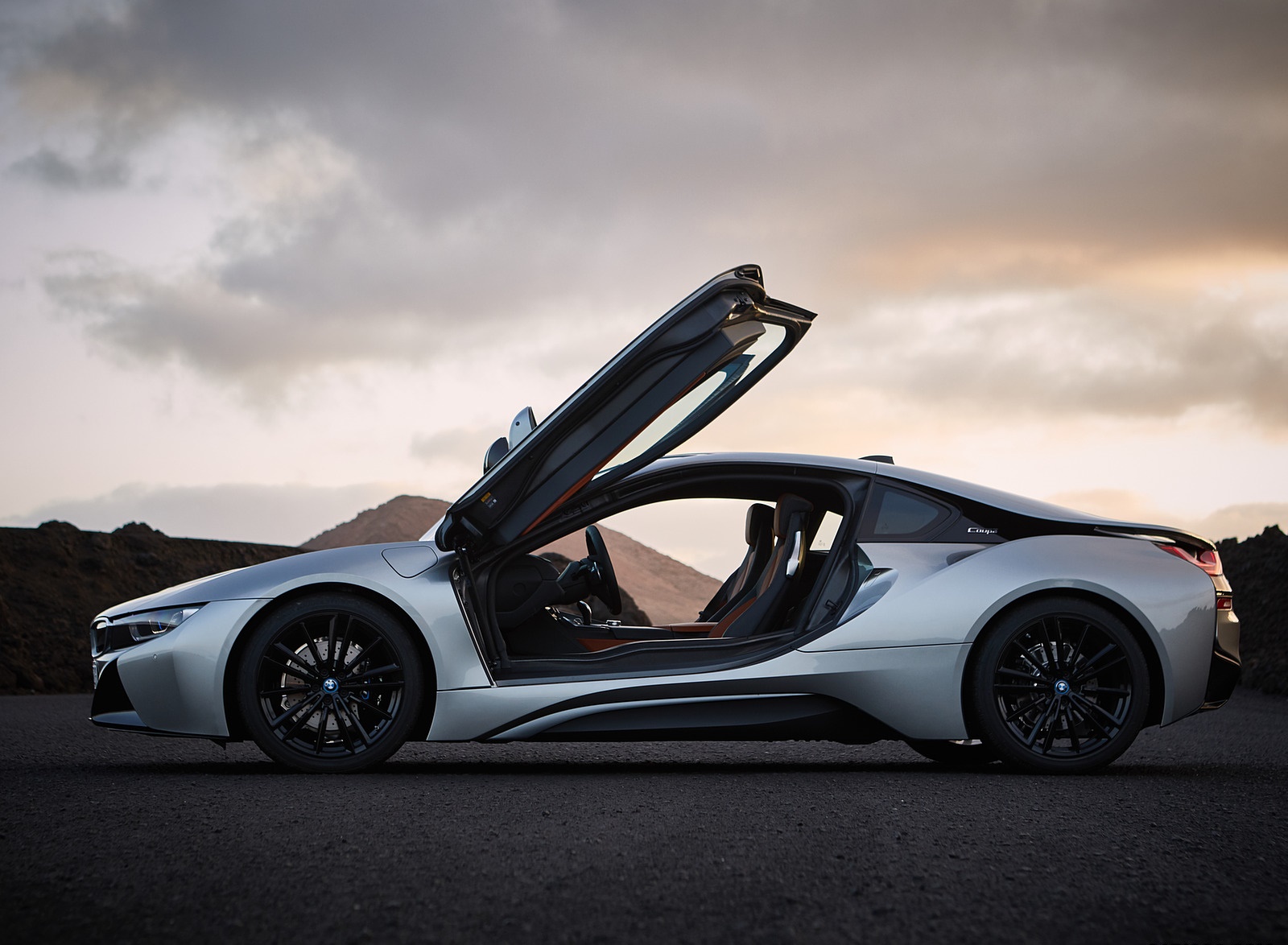 2019 BMW i8 Coupe Side Wallpapers (13)