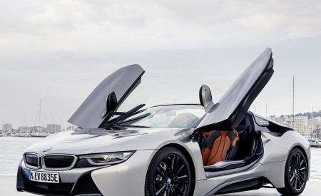 2019 BMW i8 Roadster (Color: Donington Grey) Front Three-Quarter Wallpapers 450x275 (70)