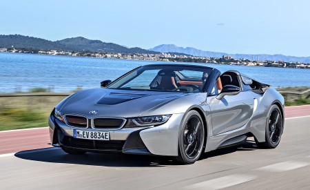 2019 BMW i8 Roadster (Color: Donington Grey) Front Three-Quarter Wallpapers 450x275 (59)