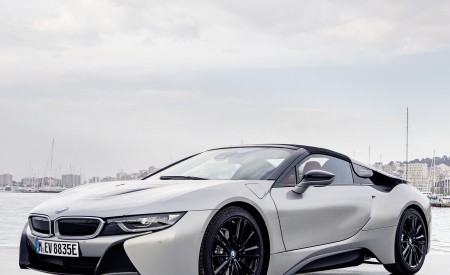 2019 BMW i8 Roadster (Color: Donington Grey) Front Three-Quarter Wallpapers 450x275 (69)