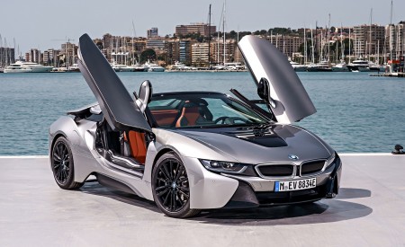 2019 BMW i8 Roadster (Color: Donington Grey) Front Three-Quarter Wallpapers 450x275 (61)