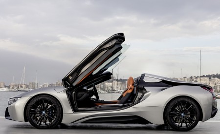2019 BMW i8 Roadster (Color: Donington Grey) Side Wallpapers 450x275 (75)