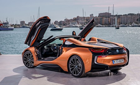2019 BMW i8 Roadster (Color: E-Copper) Rear Three-Quarter Wallpapers 450x275 (46)