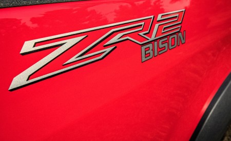 2019 Chevrolet Color:ado ZR2 Bison Badge Wallpapers 450x275 (19)